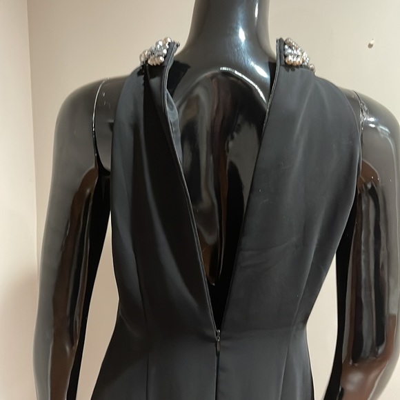 Carmen Marc Valvo
Beaded Halter-Neck Cocktail Dress Ladies Size 6 - Picture 8 of 10
